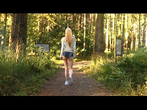 ❤️ Kaunis nainen liikkuu hitaasti, ei alaston video ❌ Seksivideo at us ❤